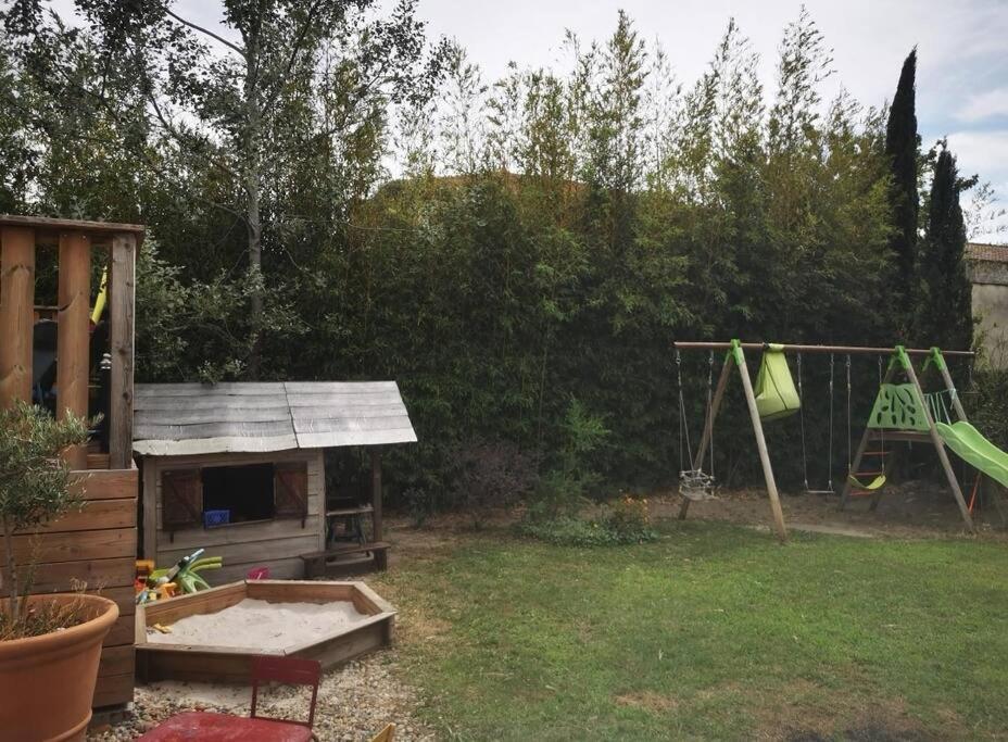 Maison Avec Piscine Dans Village Provencal. Courthézon المظهر الخارجي الصورة