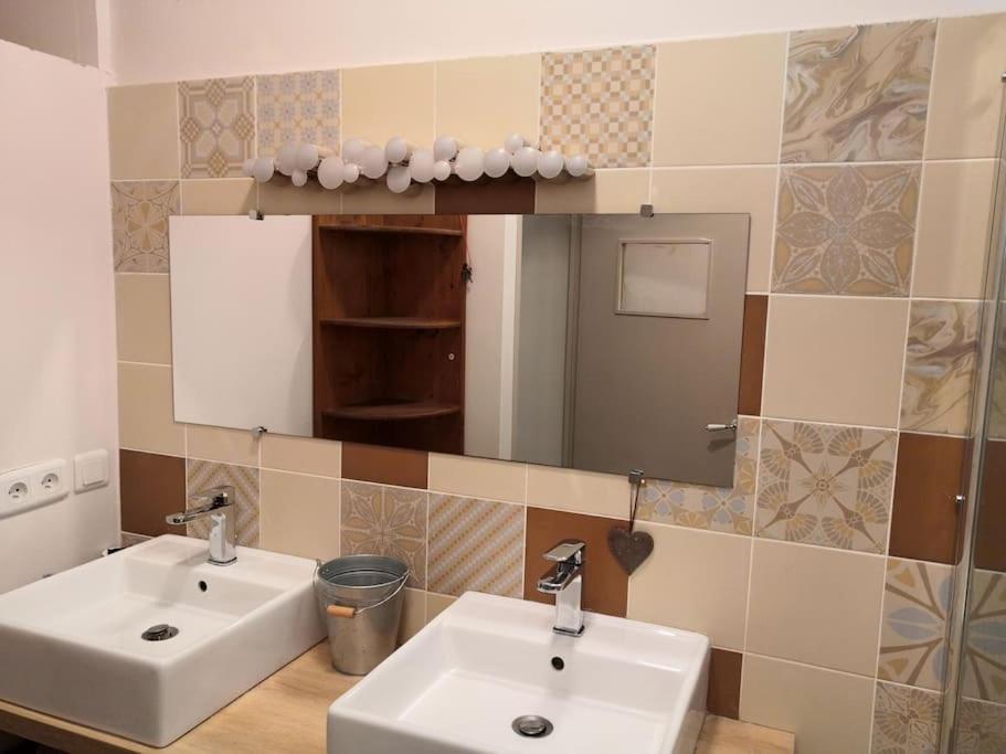 Maison Avec Piscine Dans Village Provencal. Courthézon المظهر الخارجي الصورة