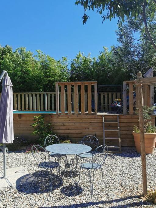 Maison Avec Piscine Dans Village Provencal. Courthézon المظهر الخارجي الصورة