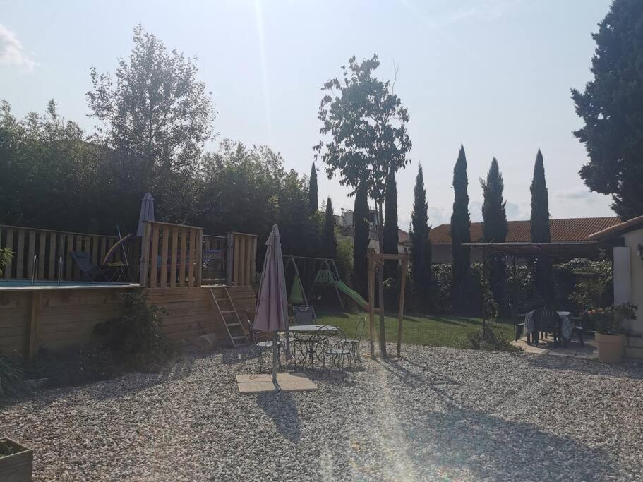 Maison Avec Piscine Dans Village Provencal. Courthézon المظهر الخارجي الصورة