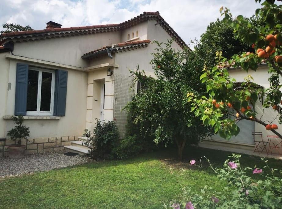 Maison Avec Piscine Dans Village Provencal. Courthézon المظهر الخارجي الصورة